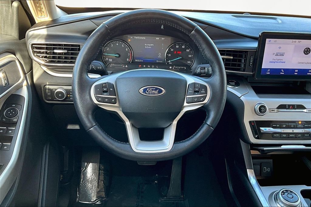 Used 2022 Ford Explorer XLT w/ Equipment Group 202A image 9