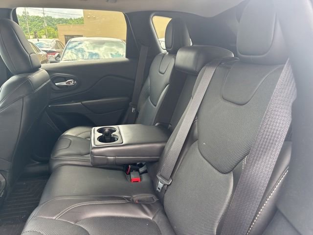 Used 2015 Jeep Cherokee Limited w/ Luxury Group AWD/4WD image 5