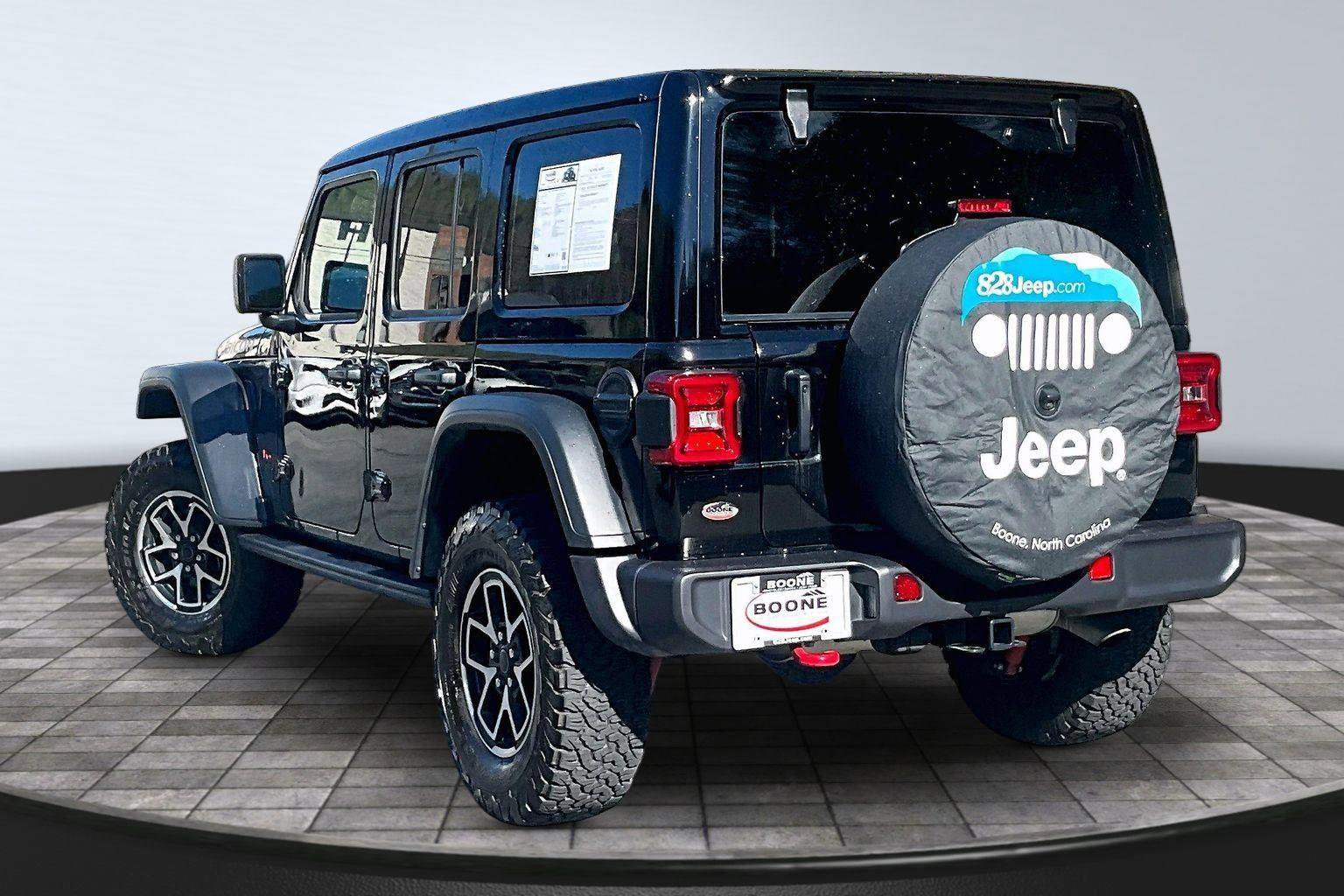 Used 2025 Jeep Wrangler Unlimited Rubicon w/ Convenience Group AWD/4WD image 2