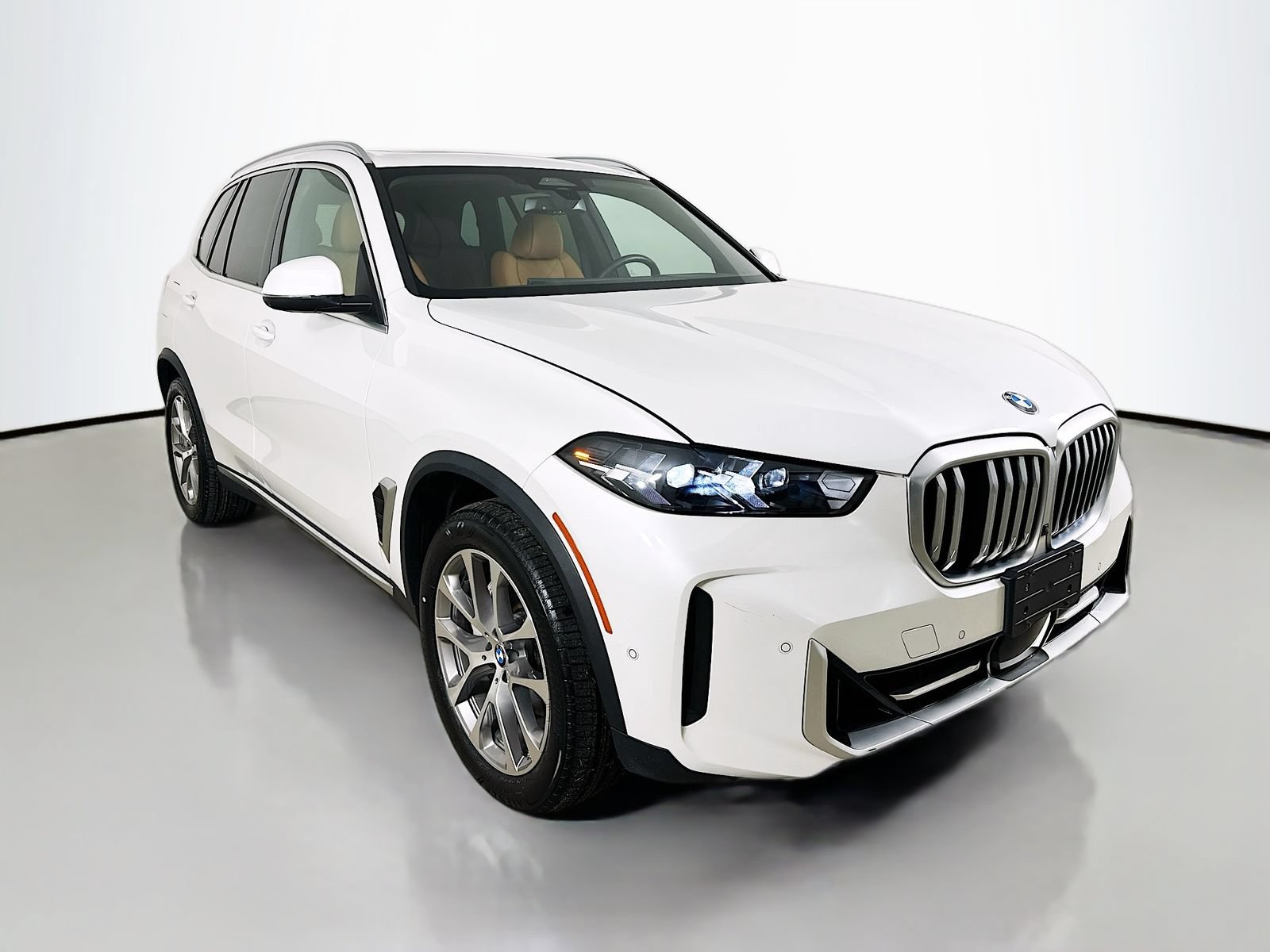 Used 2024 BMW X5 xDrive40i w/ Parking Assistance Package AWD/4WD image 3