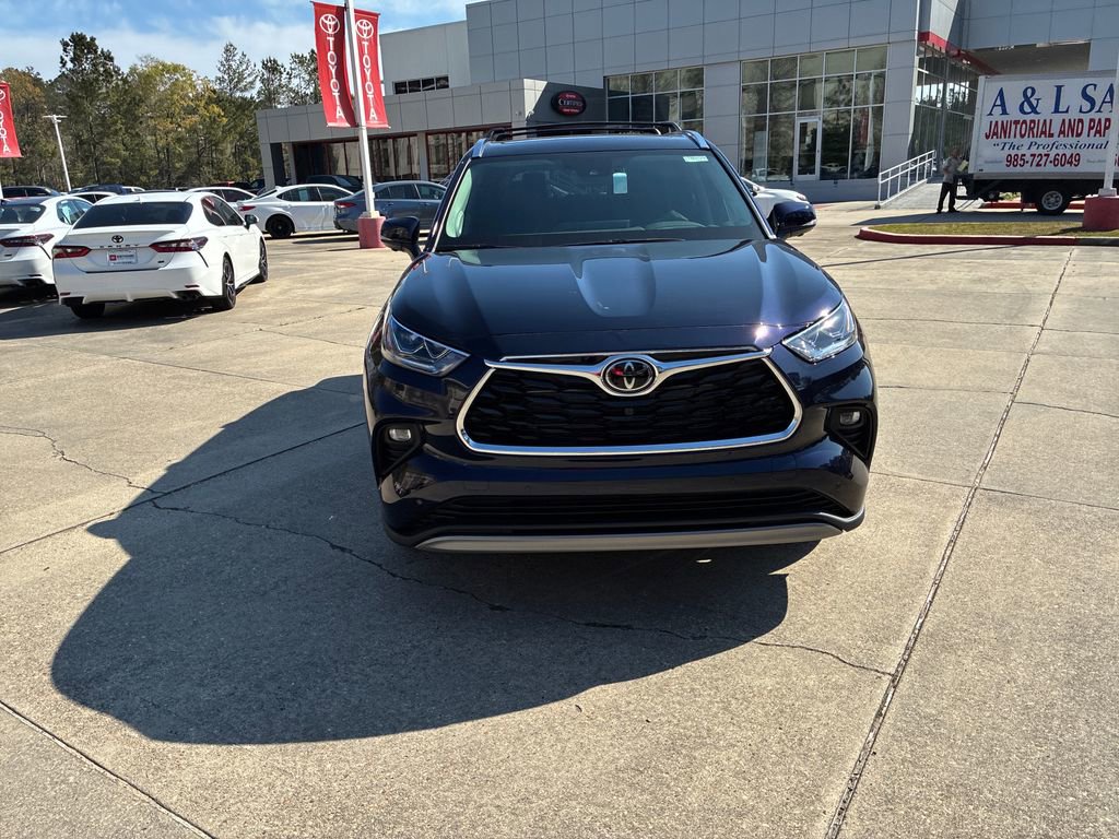 New 2026 Toyota Highlander Platinum image 10