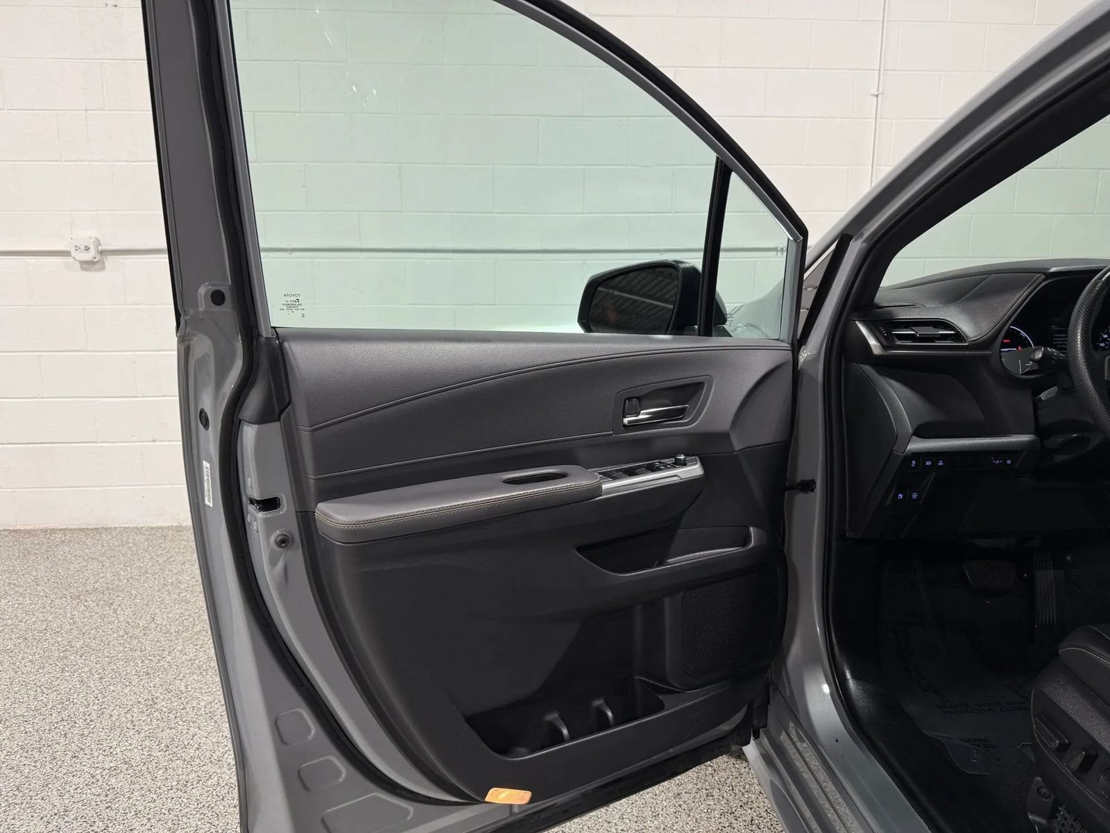 Used 2022 Toyota Sienna XLE Woodland Edition w/ Protection Package (TMS) AWD/4WD image 10