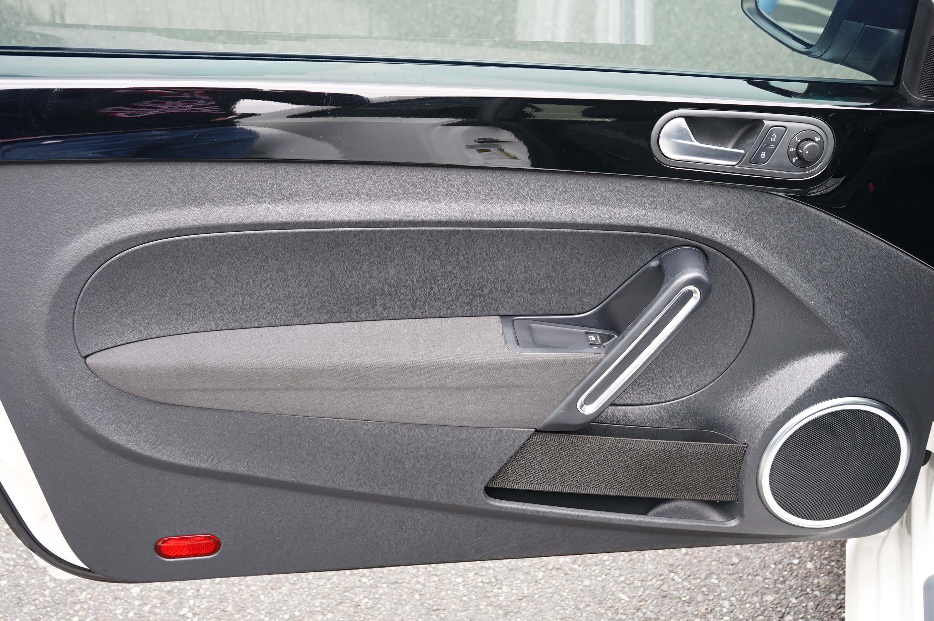 Used 2014 Volkswagen Beetle R-Line image 15