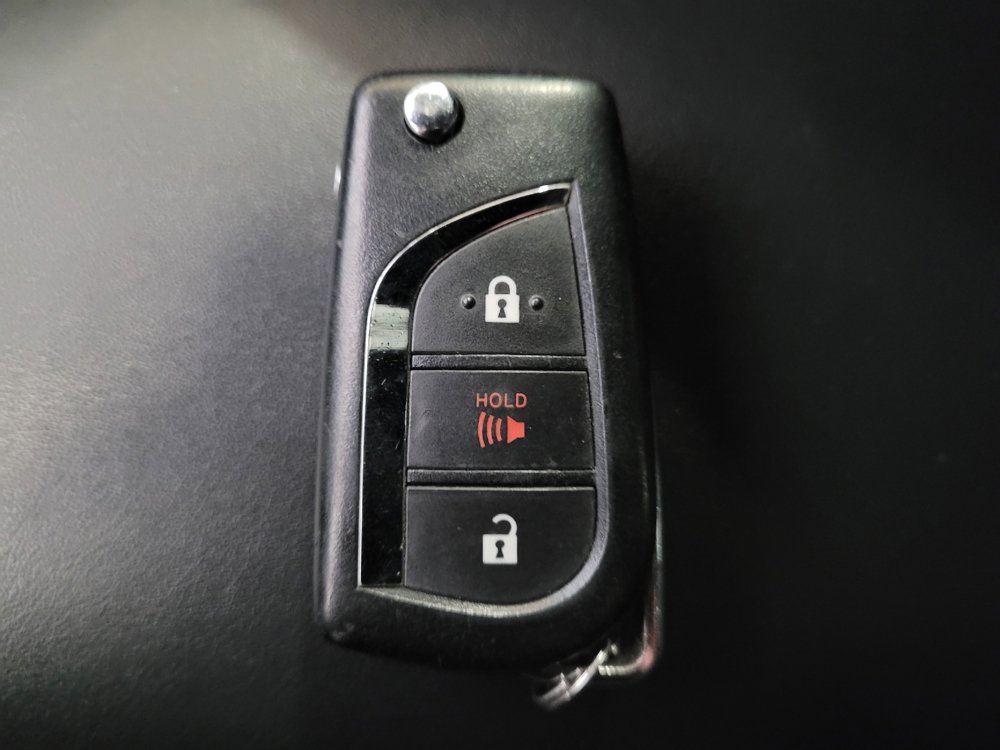 Used 2019 Toyota C-HR LE image 32