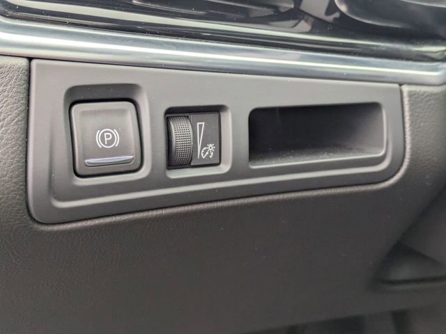 Used 2025 Cadillac XT6 Premium Luxury image 15