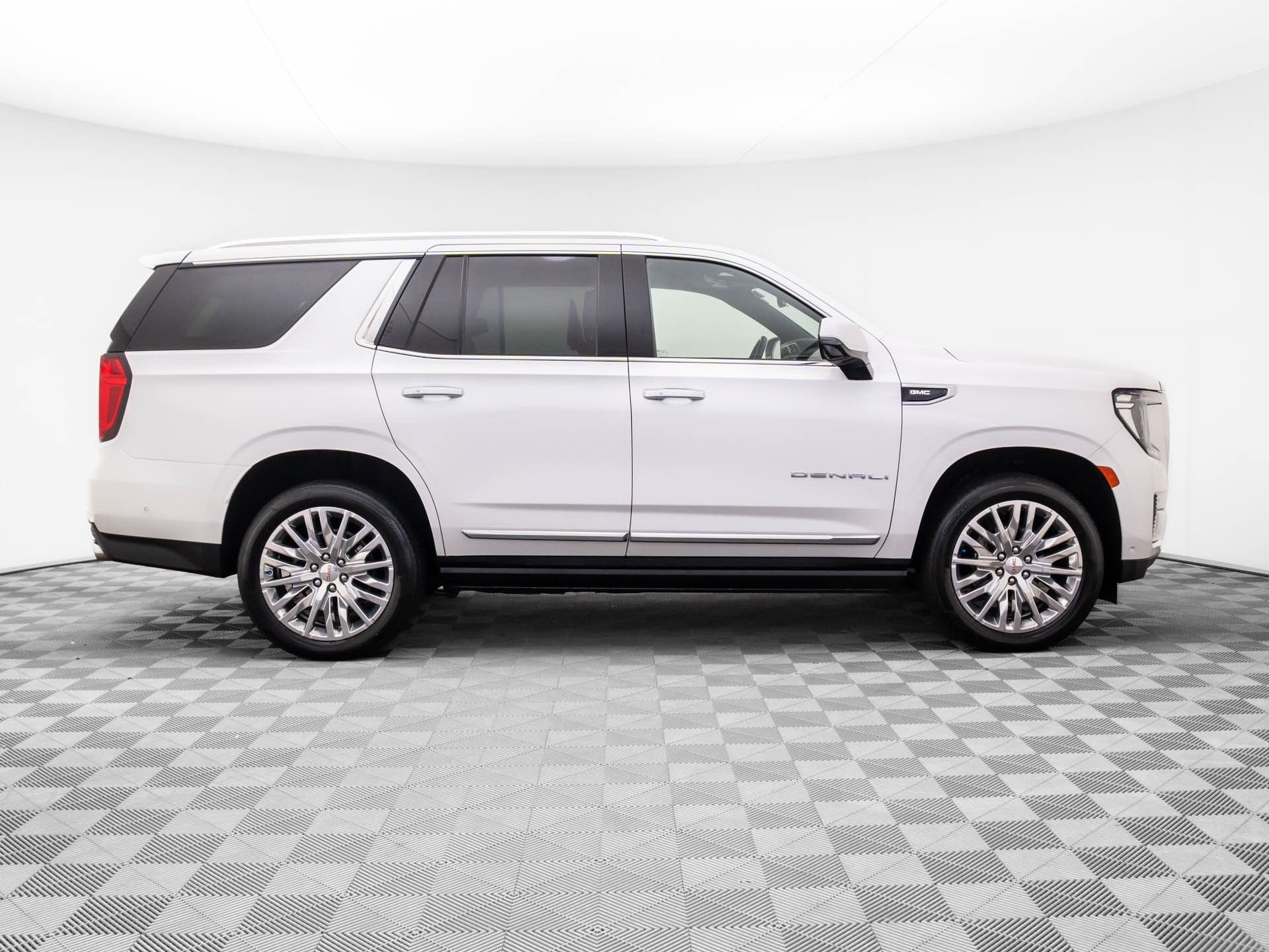 Used 2023 GMC Yukon Denali w/ Denali Reserve Package image 6