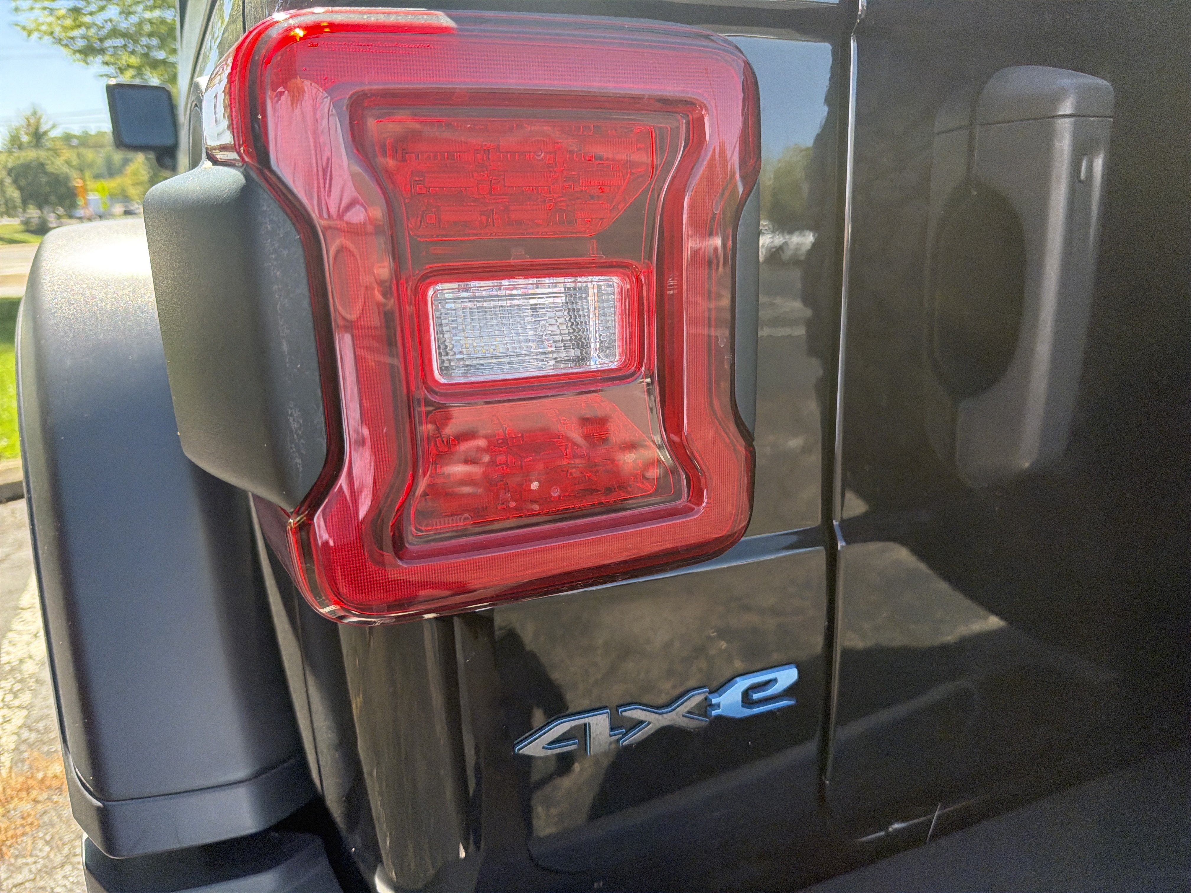 Used 2023 Jeep Wrangler Unlimited Rubicon 4xe AWD/4WD image 12