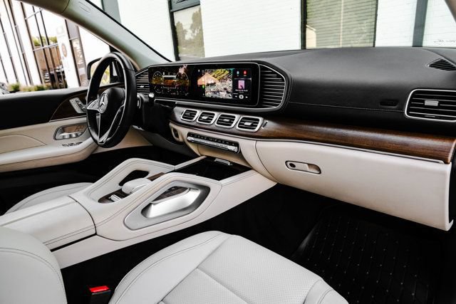 Used 2024 Mercedes-Benz GLS 450 4MATIC image 17