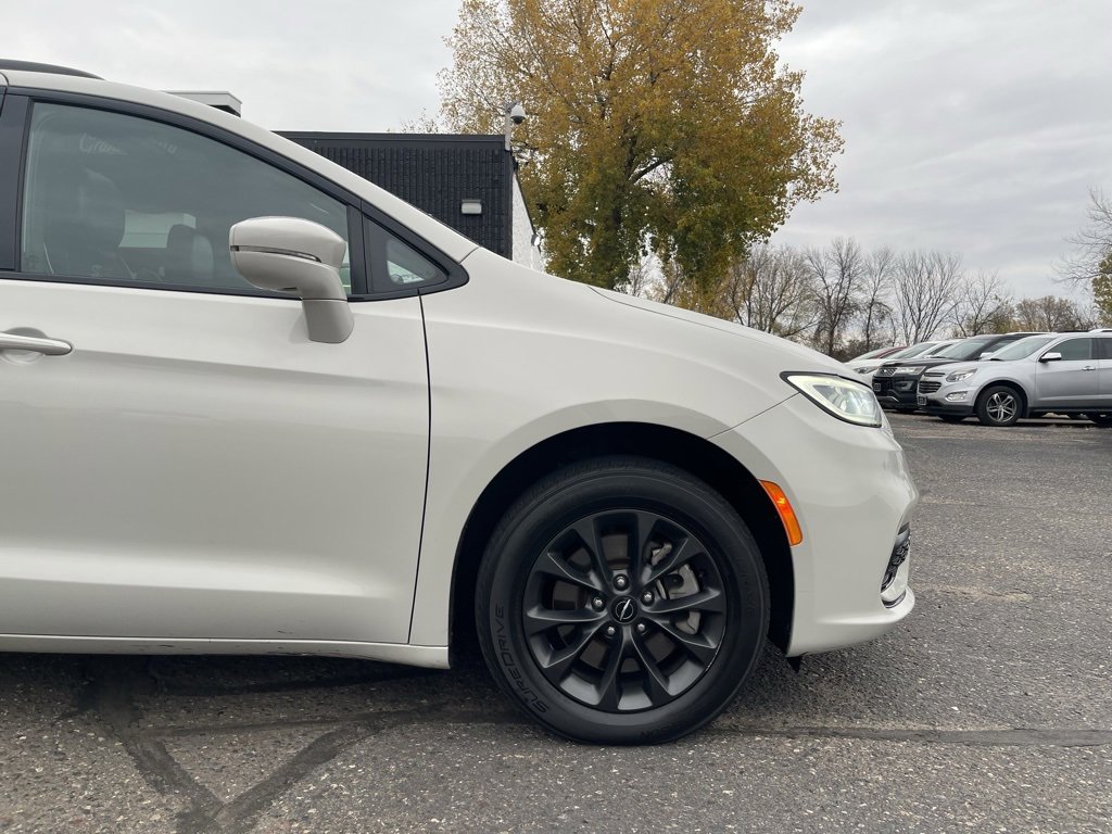 Used 2021 Chrysler Pacifica Limited w/ S Appearance Package image 2