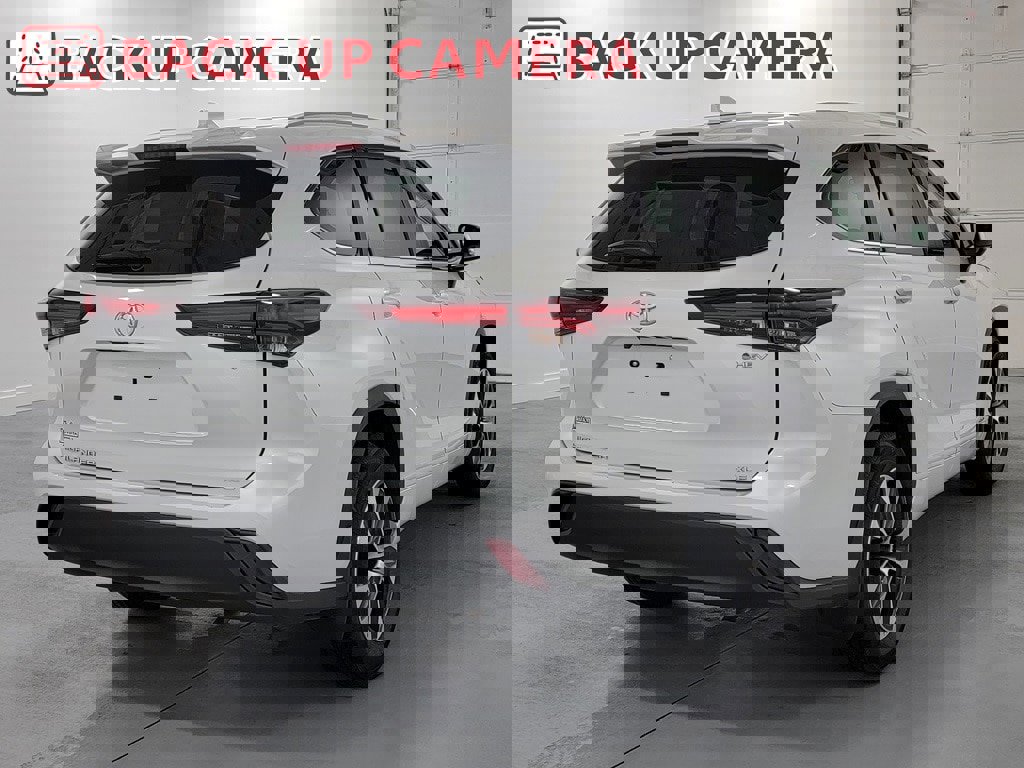 Certified 2025 Toyota Highlander XLE image 9