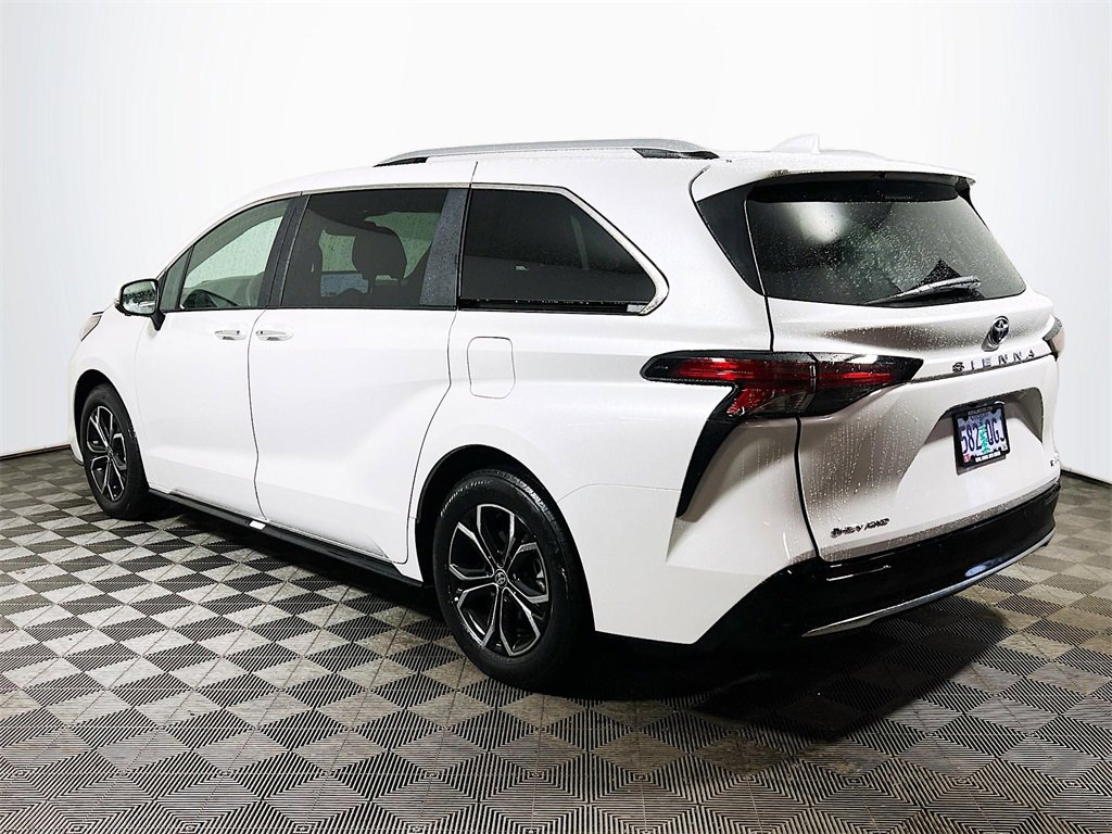 Certified 2025 Toyota Sienna Platinum image 6
