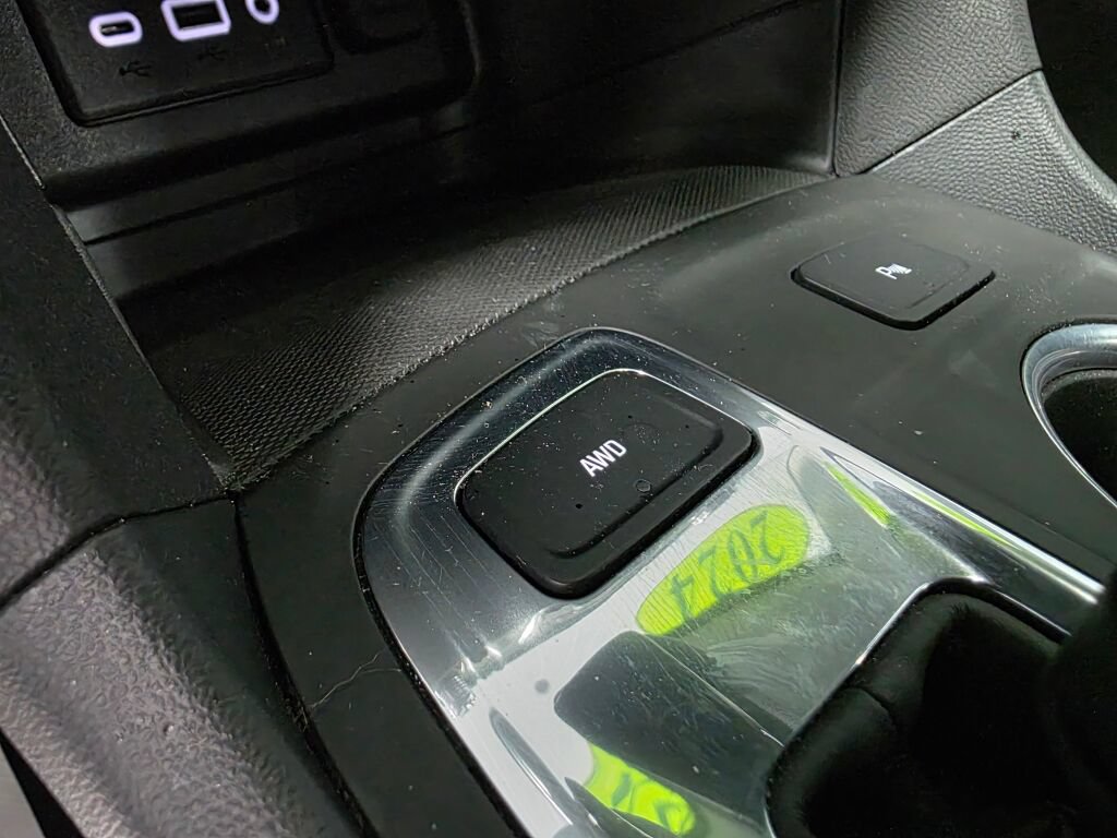 Used 2024 Chevrolet Equinox LT AWD/4WD image 17