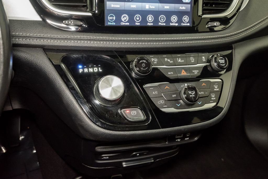 Used 2020 Chrysler Pacifica Limited FWD image 19
