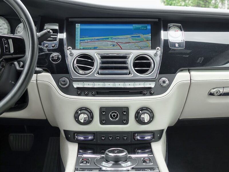 Used 2016 Rolls-Royce Wraith RWD image 17