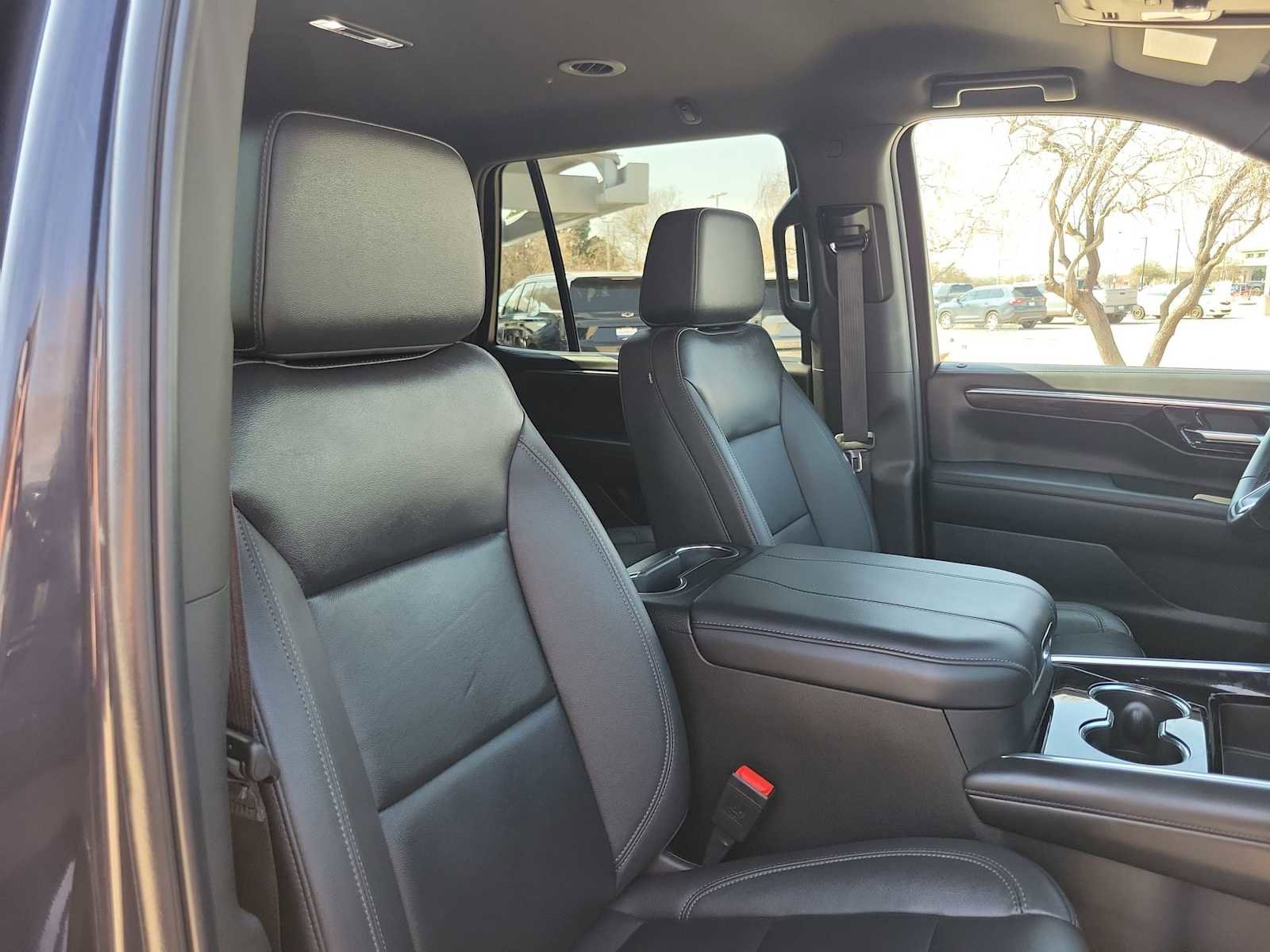 Used 2025 Chevrolet Tahoe LT RWD image 18