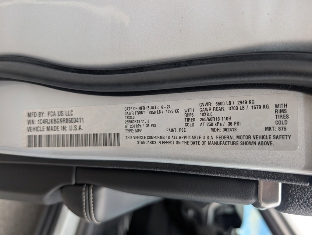 Used 2024 Jeep Grand Cherokee L Limited w/ Luxury Tech Group II image 23