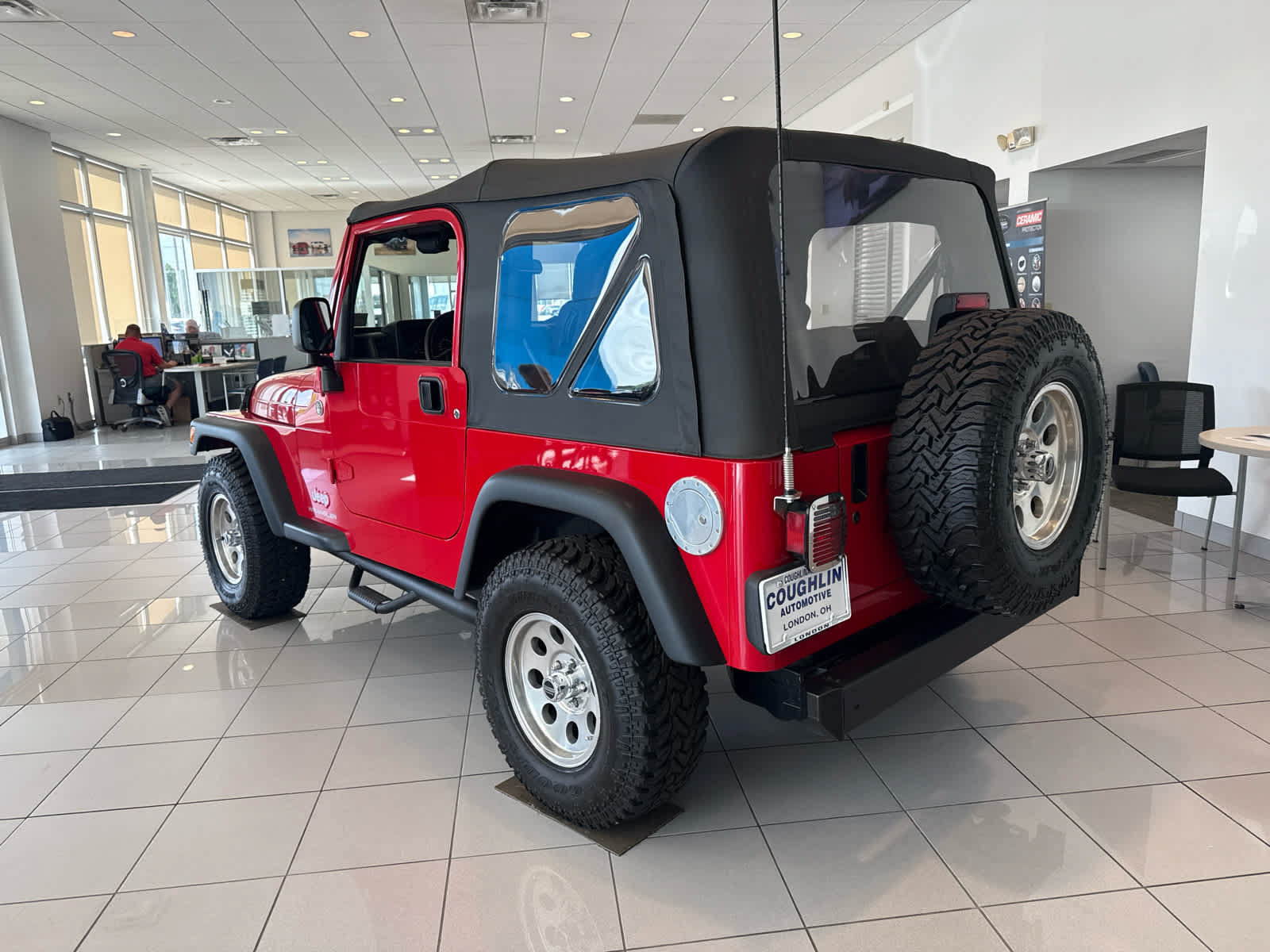 Used 2005 Jeep Wrangler SE AWD/4WD image 2
