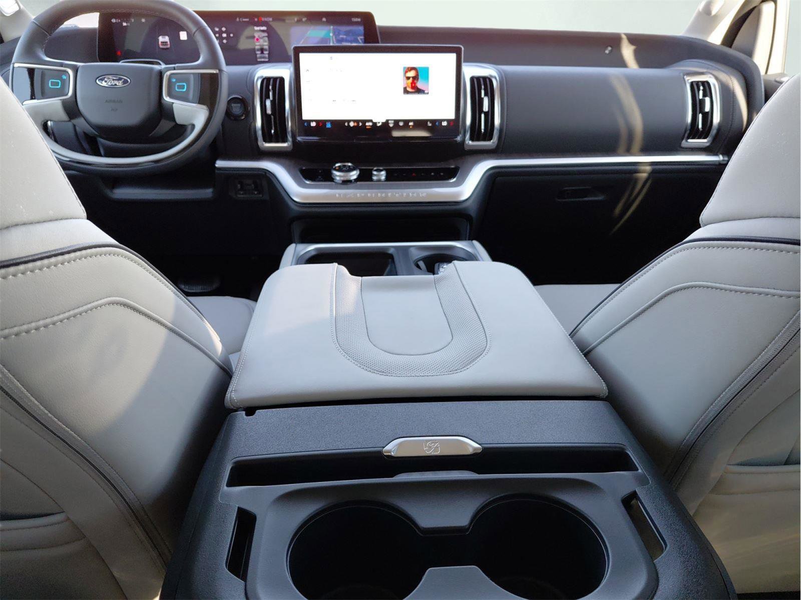 New 2025 Ford Expedition Max Platinum w/ Platinum Ultimate Package image 10