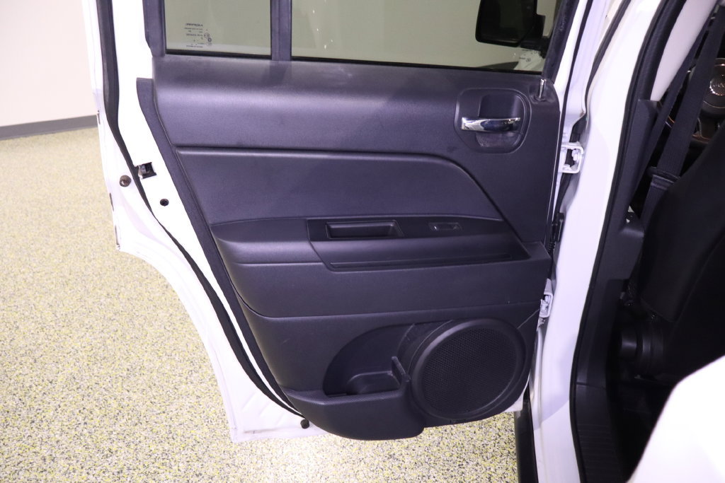 Used 2016 Jeep Patriot High Altitude FWD image 38