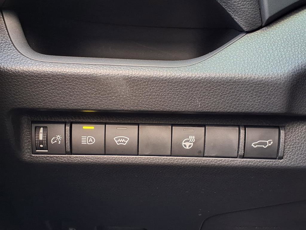 Used 2024 Toyota RAV4 SE image 30
