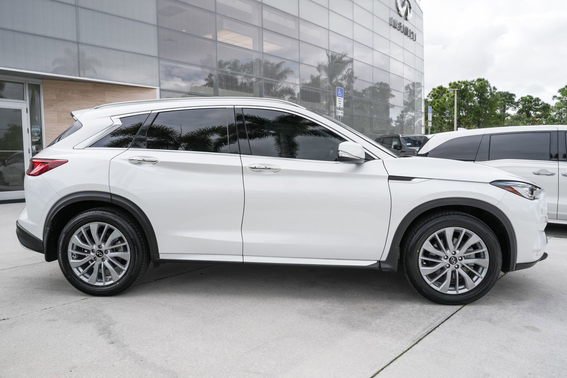 Certified 2023 INFINITI QX50 Luxe FWD image 25