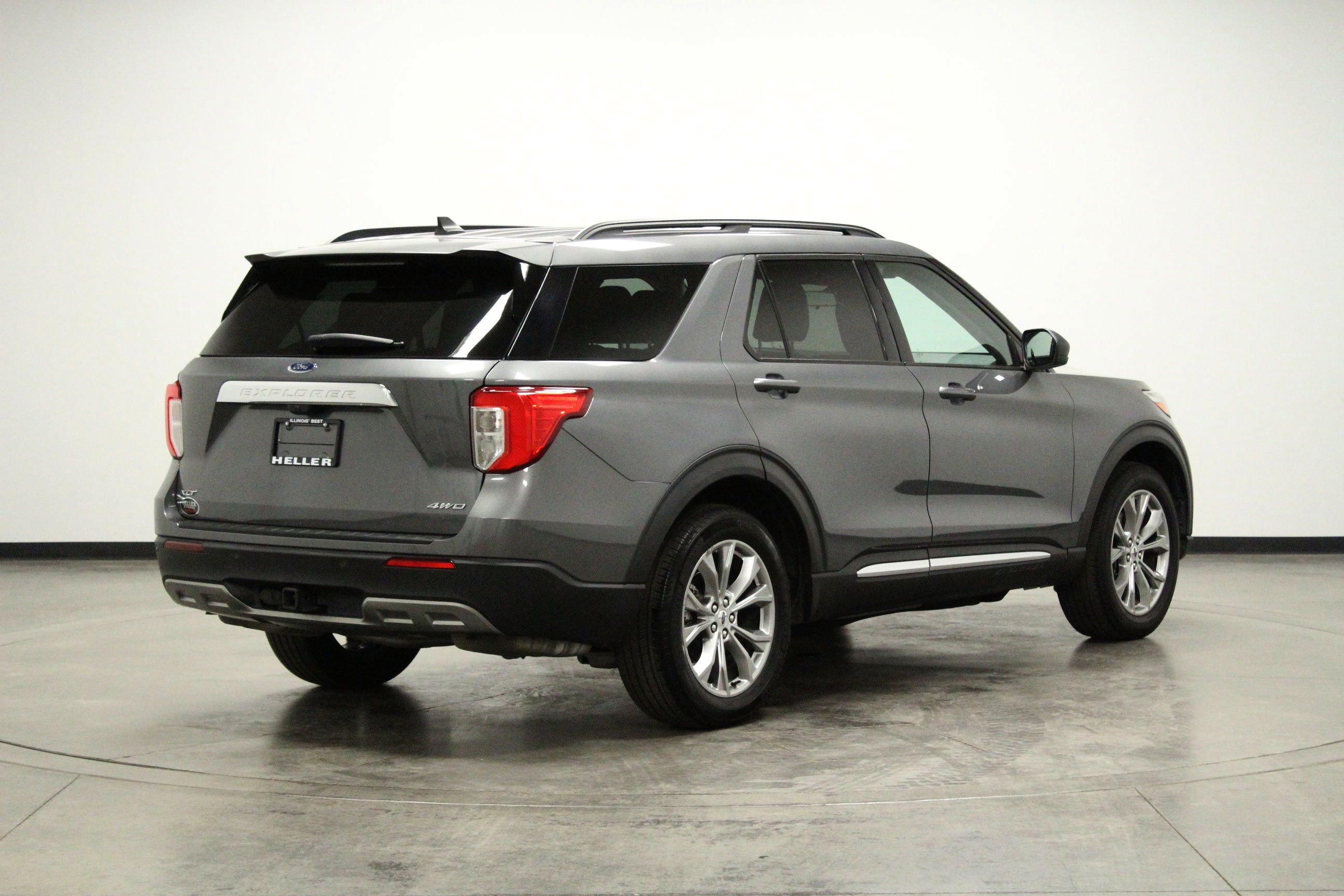 Used 2021 Ford Explorer XLT w/ Equipment Group 202A AWD/4WD image 8