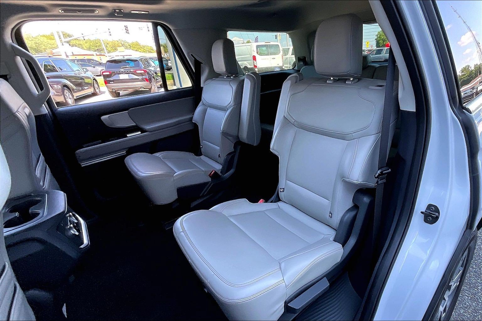 Used 2025 Ford Expedition Active AWD/4WD image 25