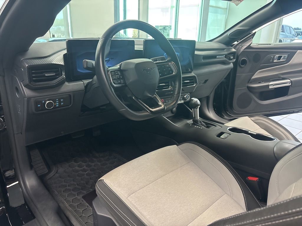 Used 2025 Ford Mustang GT RWD image 17
