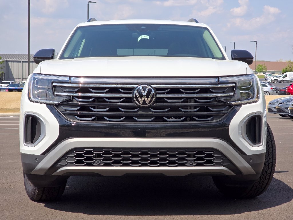 New 2025 Volkswagen Atlas Peak Edition SE AWD/4WD image 8