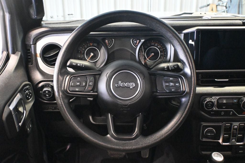 Used 2024 Jeep Gladiator Sport AWD/4WD image 14