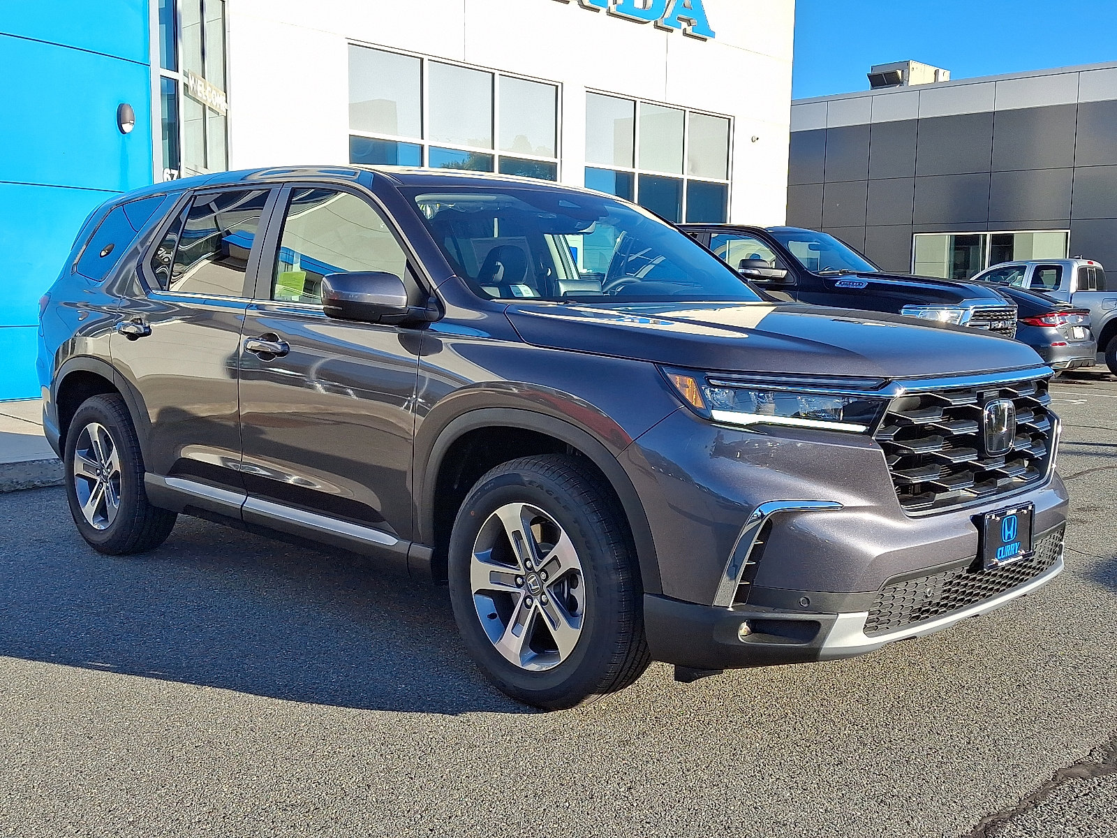 New 2025 Honda Pilot EX-L image 2