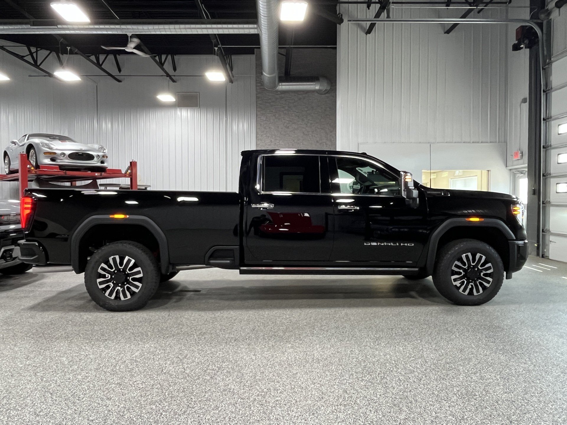 New 2026 GMC Sierra 3500 Denali Ultimate AWD/4WD image 4