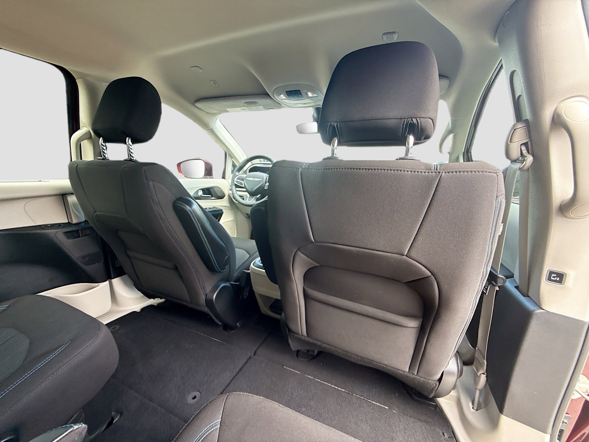 Used 2021 Chrysler Pacifica Touring w/ Cold Weather Group image 27