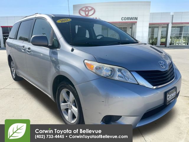 Used 2011 Toyota Sienna LE w/ Towing Pkg image 1