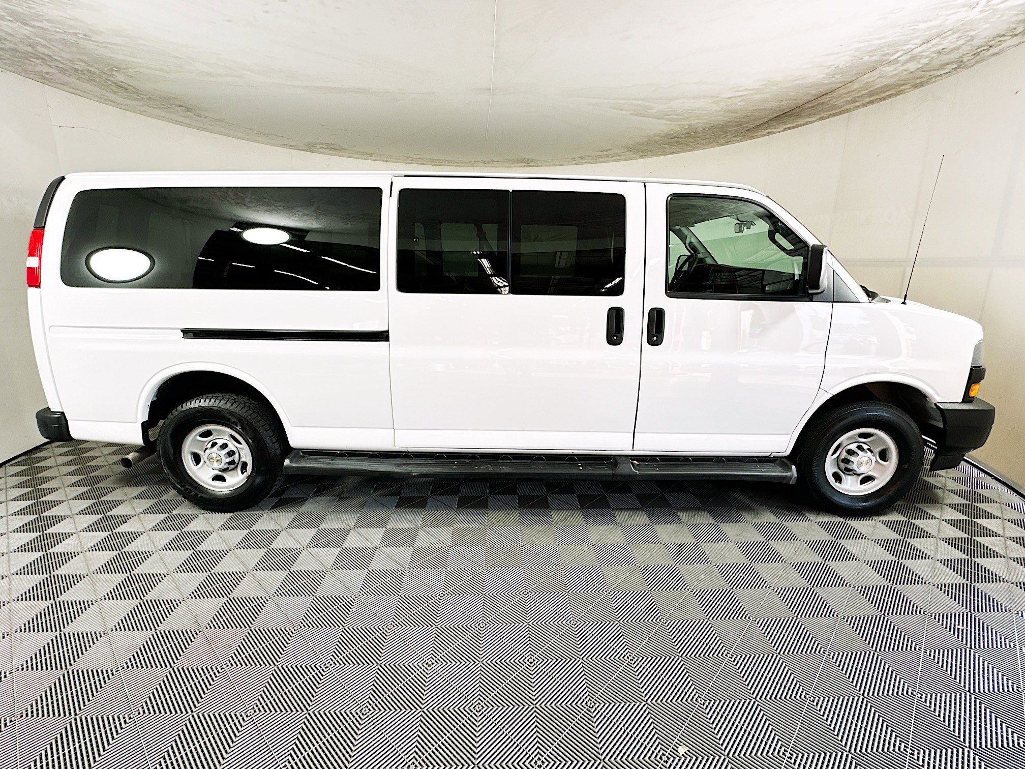 Used 2023 Chevrolet Express 3500 LS RWD image 2