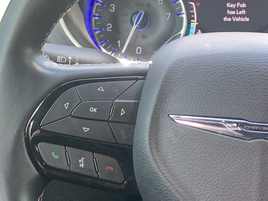 Used 2021 Chrysler Pacifica Touring w/ S Appearance Package FWD image 22