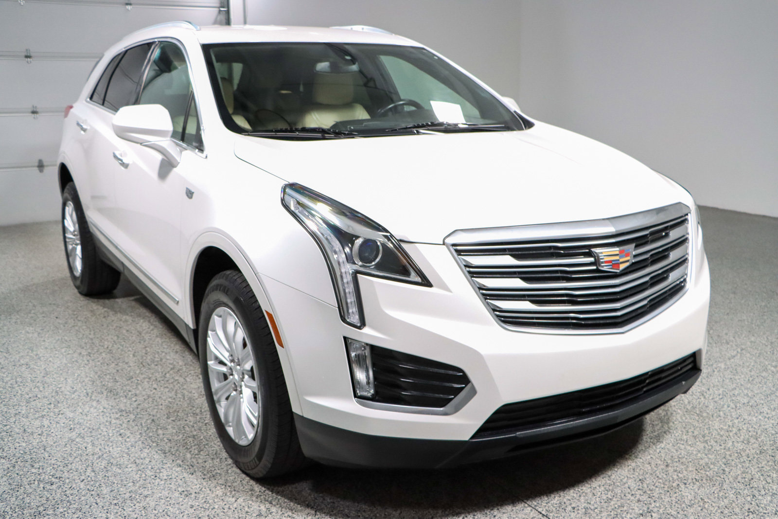Used 2018 Cadillac XT5 FWD w/ LPO, Wheel Lock Package image 5