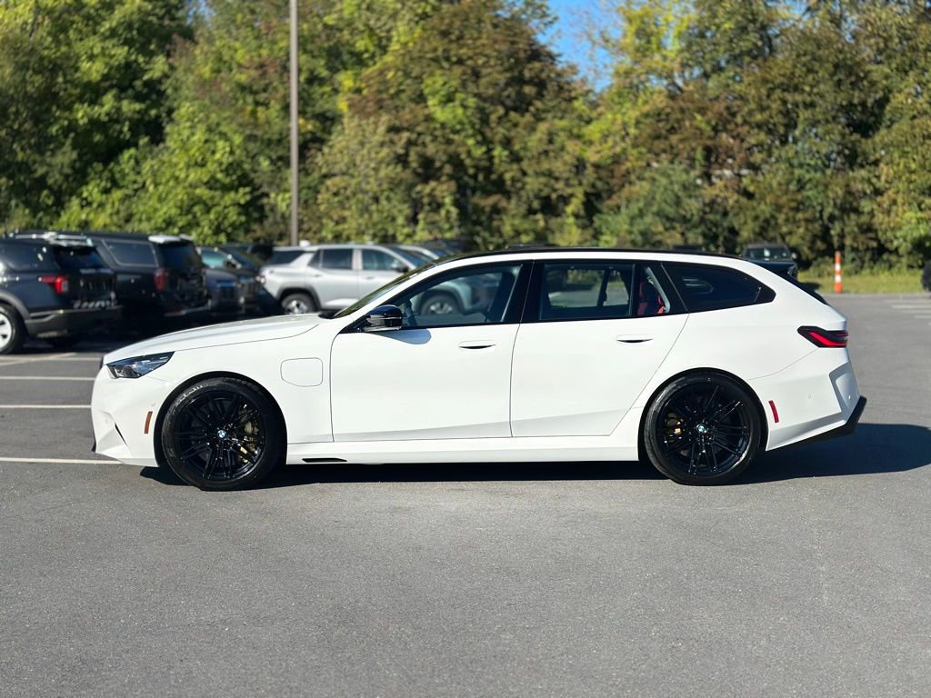 New 2026 BMW M5 Touring image 3