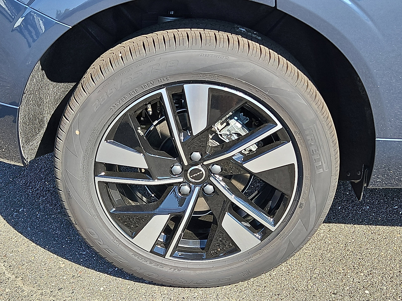 New 2026 Volvo XC60 B5 Plus w/ Protection Package Premier image 7