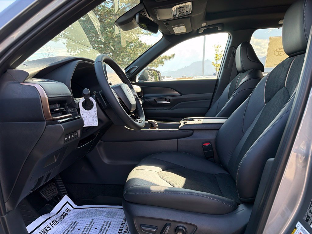 Used 2026 Toyota Grand Highlander AWD Hybrid image 25