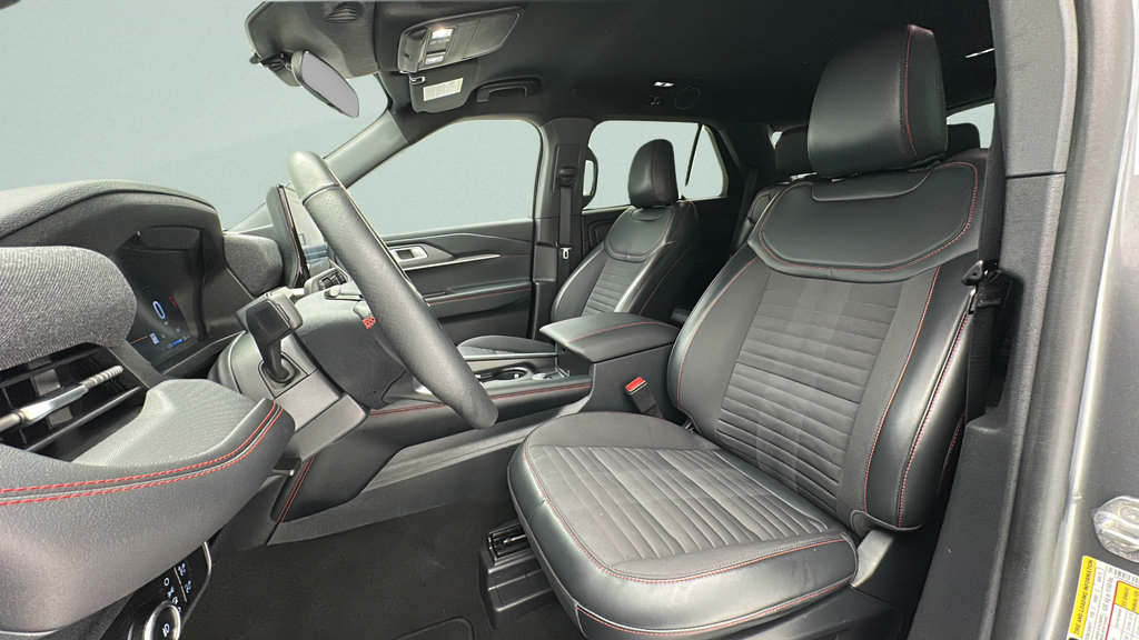 Used 2025 Ford Explorer ST-Line w/ ST-Line Street Pack AWD/4WD image 14