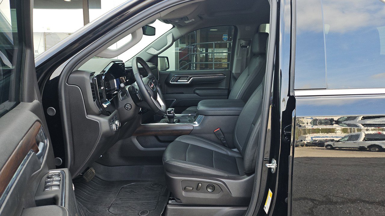 Used 2024 GMC Sierra 1500 SLT w/ SLT Premium Plus Package AWD/4WD image 13