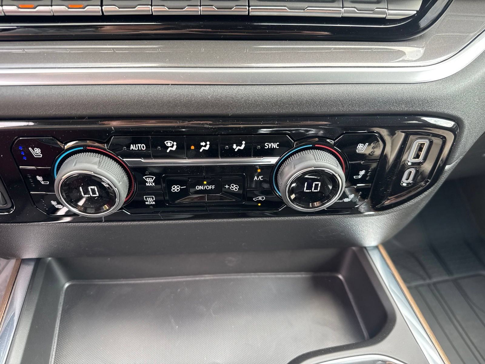 New 2026 Chevrolet Silverado 1500 High Country w/ High Country Premium Package AWD/4WD image 26