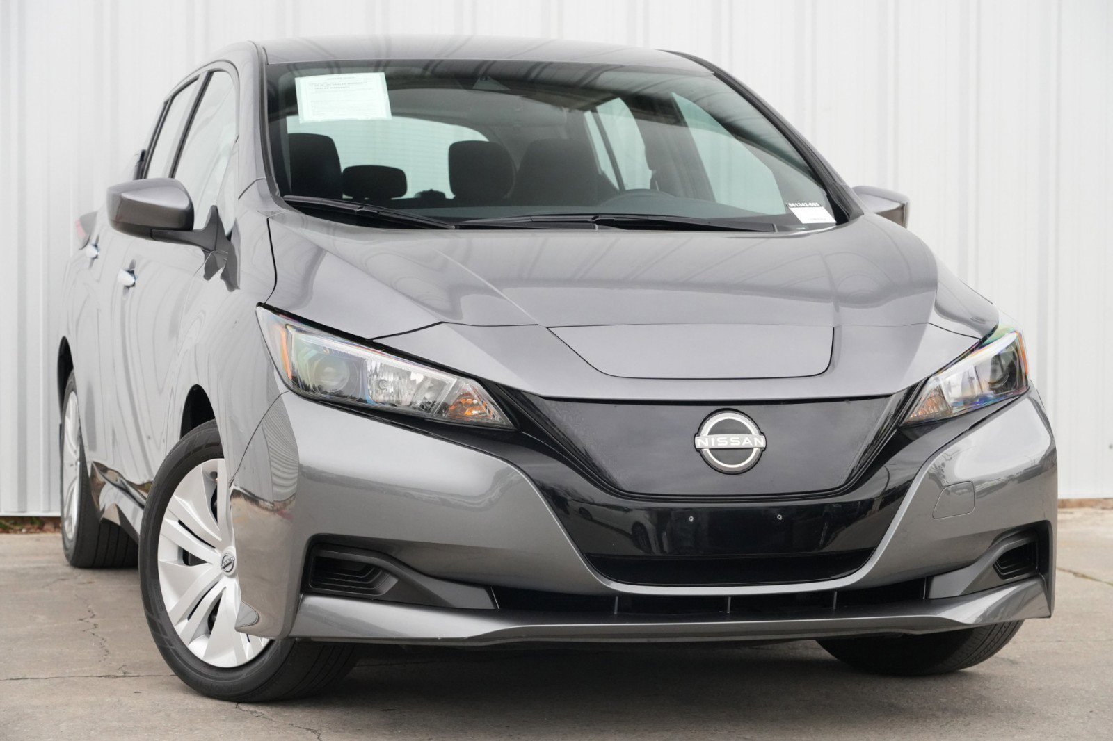 Used 2025 Nissan Leaf S image 2