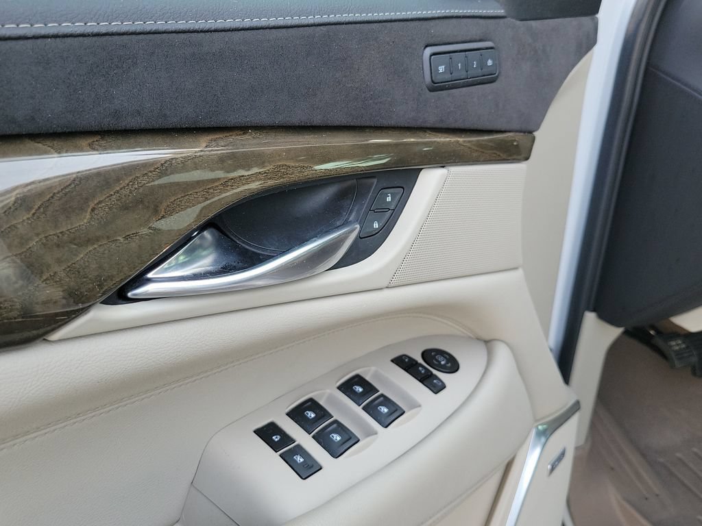 Used 2020 Cadillac Escalade Luxury AWD/4WD image 22