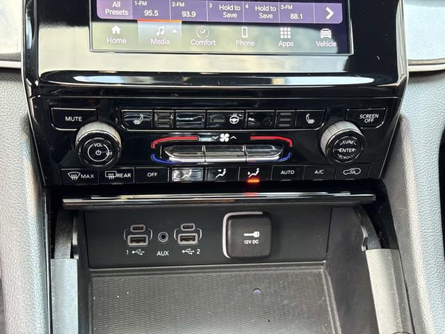 Used 2023 Jeep Grand Cherokee L Laredo image 25