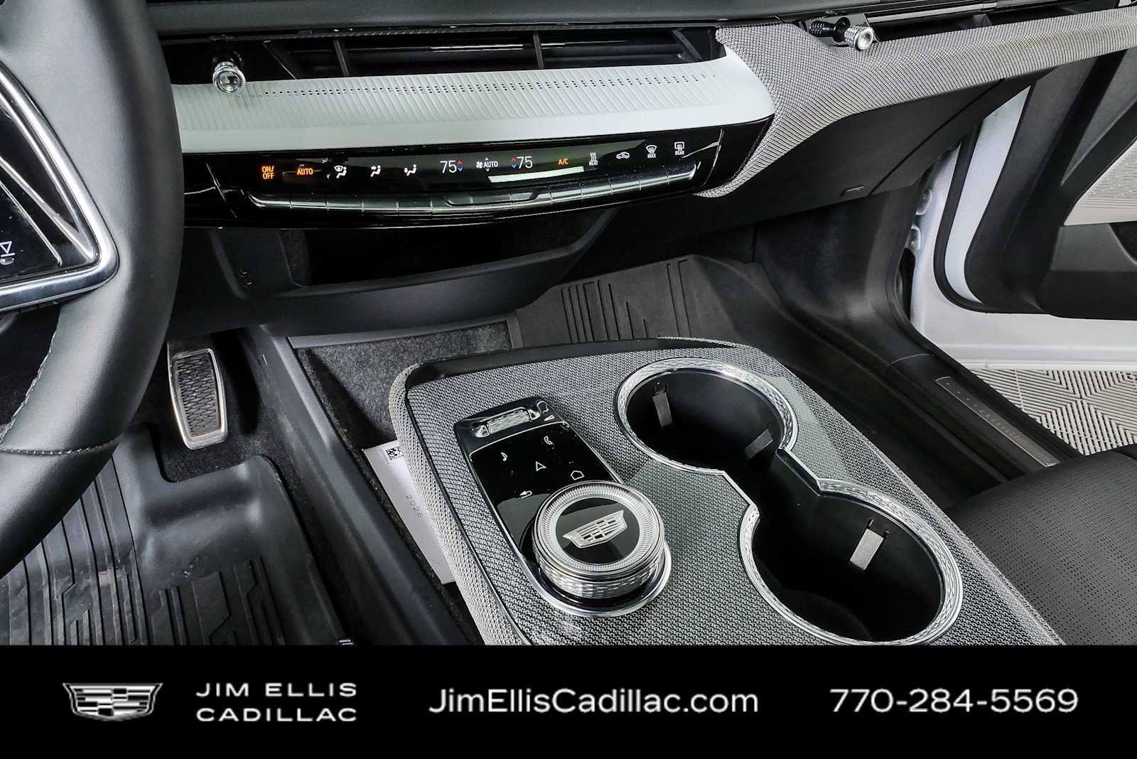 Certified 2025 Cadillac Optiq Luxury 2 w/ LPO, Floor Liner Package AWD/4WD image 17