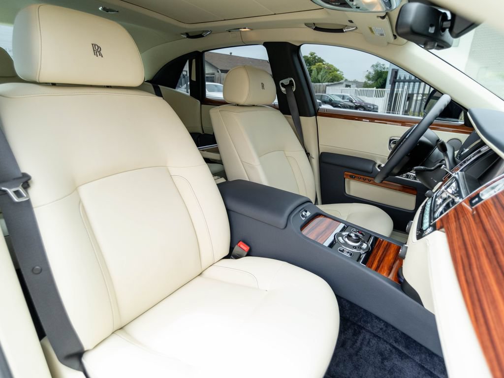 Used 2013 Rolls-Royce Ghost RWD image 17