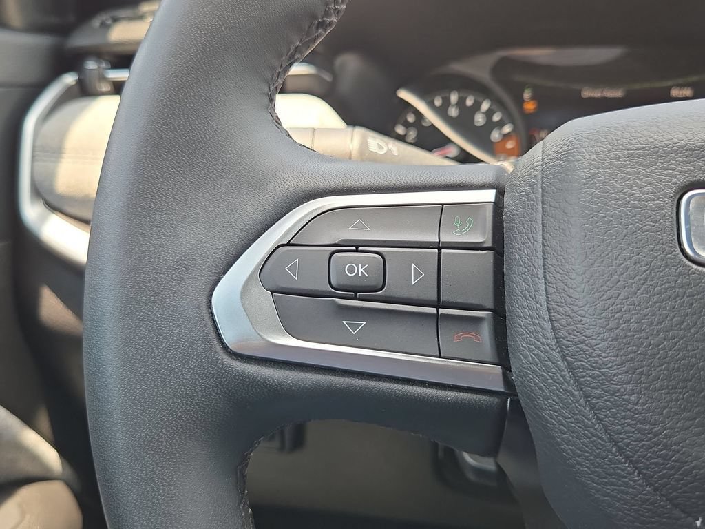 Used 2025 Jeep Compass Latitude w/ Sun & Sound Group AWD/4WD image 20