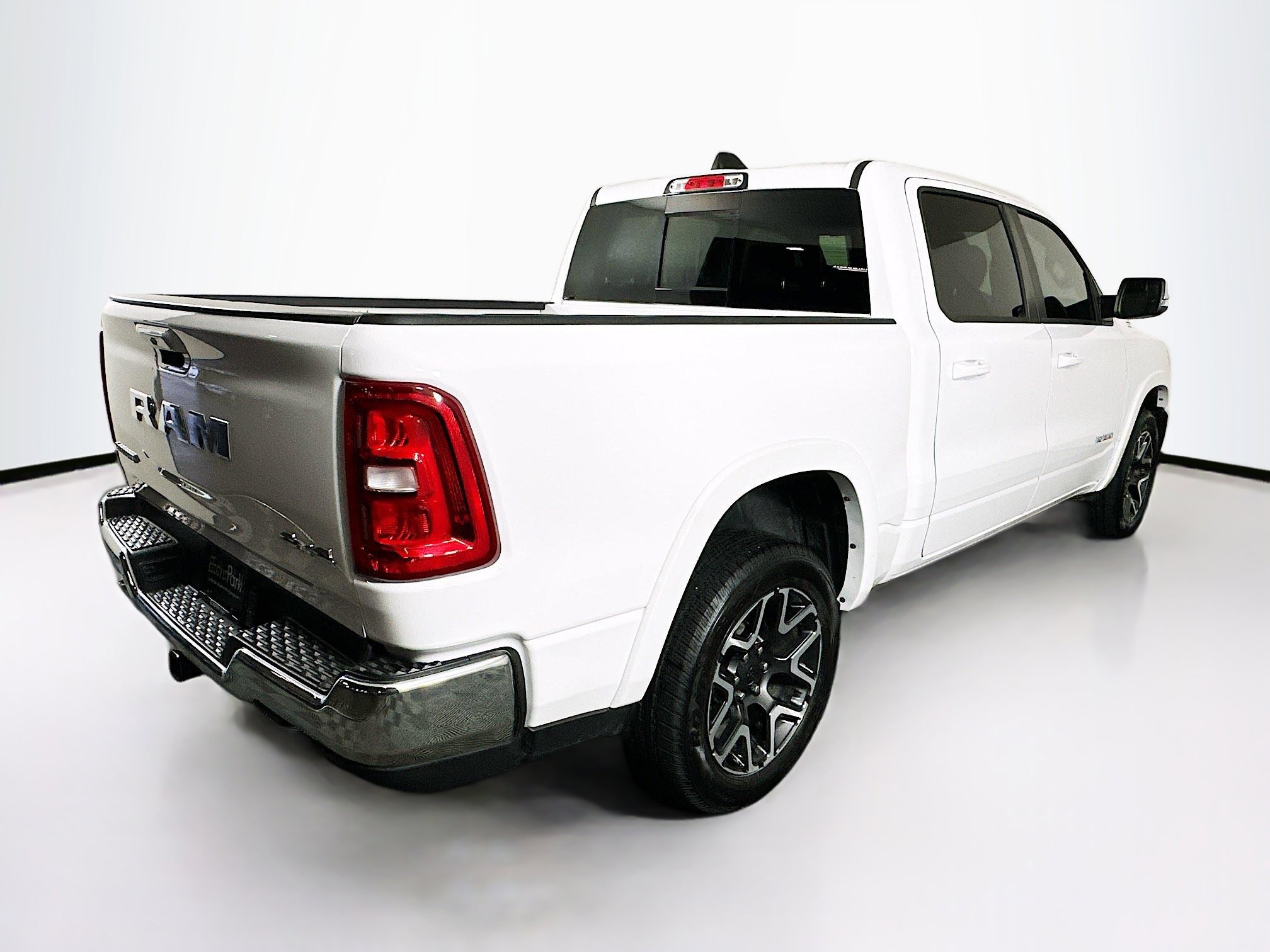 Used 2025 RAM 1500 Laramie AWD/4WD image 9